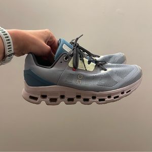 On Running Cloudstratus Running Shoes